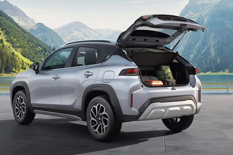 suzuki fronx tampak belakang